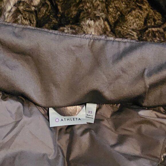 Athleta CYA Downieville Fur Goose Down Puffer Hooded Vest NWOT XS Green Olive - Picture 5 of 10